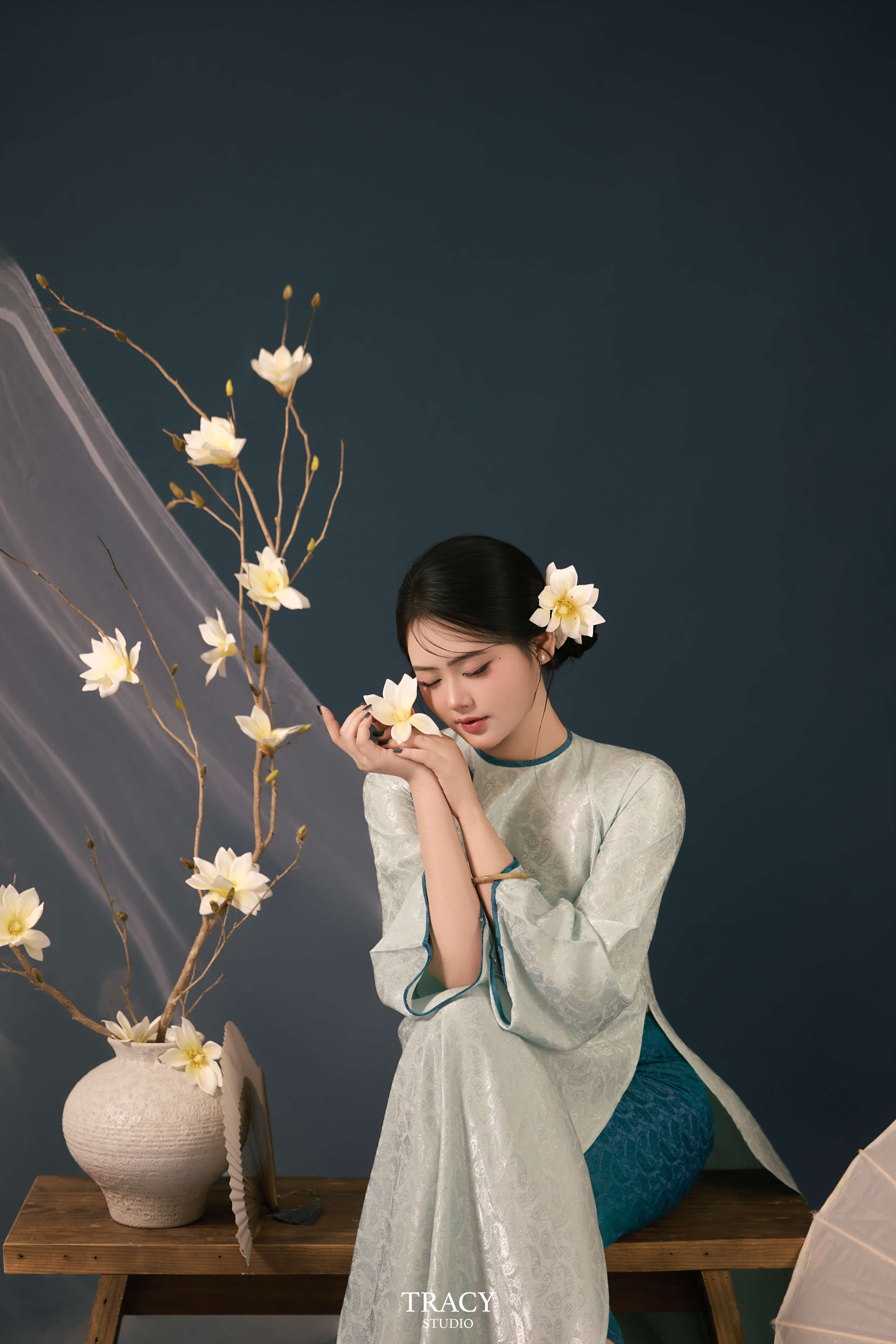 frontend/img/gallery/anh-tet-yem-ao-dai/tracy-studio-chup-concept-tet-moc-lan (9).jpg
